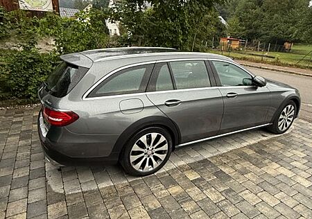 Mercedes-Benz E 220 gebraucht kaufen Mercedes-Benz E 220 220 d 4MATIC T All-Terrain Autom.