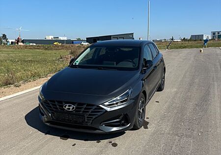 Hyundai i30 , 8fach bereift frischer Service/Tüv