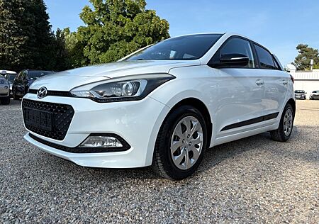 Hyundai i20 blackline*1.4*100PS*KLIMAAUTOM*PDC*TEMPOMAT*