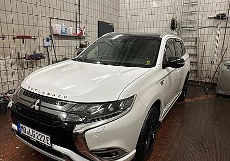 Mitsubishi Outlander 2.4 MIVEC PLUG-IN HYBRID 4WD Top Top