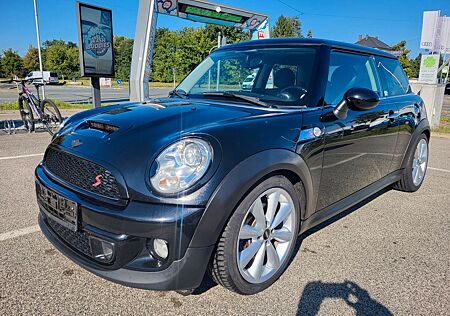 Mini Cooper S . 1,6. 16V. LEDER. NAVI. XENON.