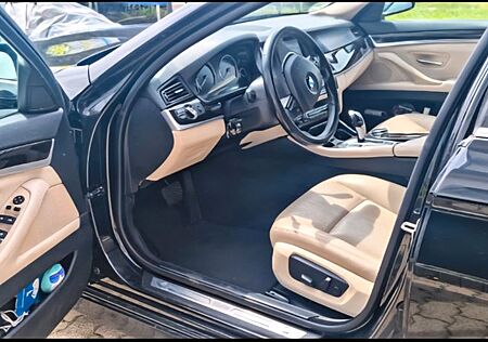 BMW 520d xDrive Touring A Luxury Line Luxury Line