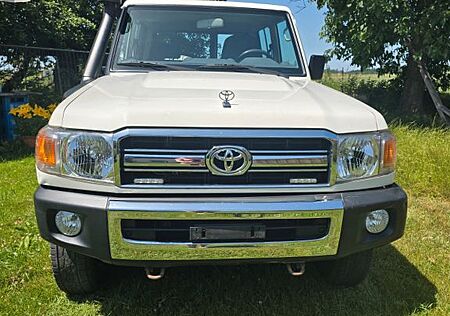 Toyota Land Cruiser hzj71