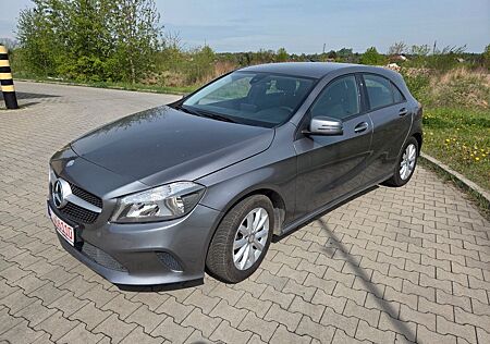 Mercedes-Benz A 180 A180d | 2016 | 80 kW | 6-Gang | Neu Service