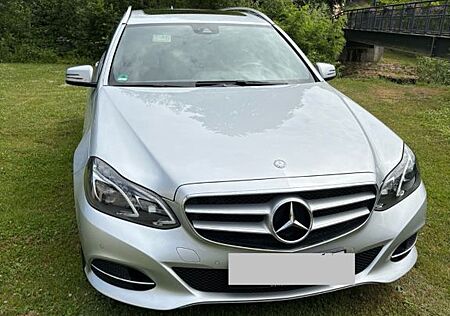 Mercedes-Benz E 220 BlueTEC 4MATIC T AVANTGARDE Autom. AVA...