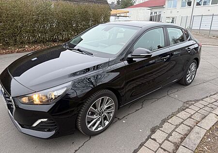 Hyundai i30 Fastback -TÜV/Inspektion/Reifen NEU-