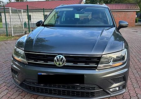 VW Tiguan Volkswagen 1.4 Sound SUV in Grau / Metallic