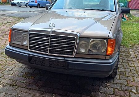 Mercedes-Benz E 260 Typ 124 4 matic