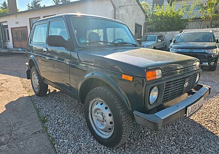 Lada Niva Only*4x4*AHK*Tüv neue*CD-Radio*