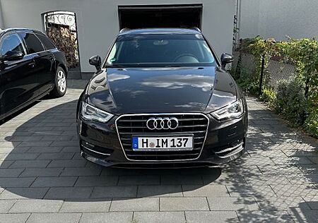 Audi A3 1.6 TDI Ambiente Sportback mit AHK