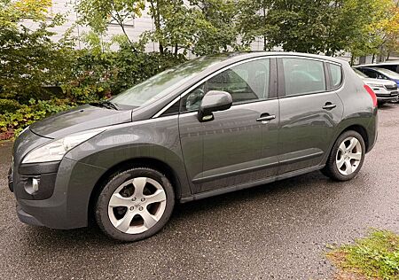 Peugeot 3008 Premium 1.Hand PANO Sitzhzg Klima