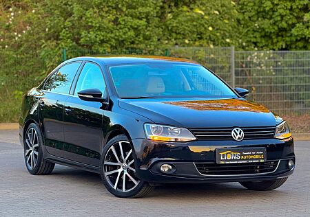VW Jetta Volkswagen VI Highline/Navi/PDC/SHZ/AHK/AUTOMATIK/ALU