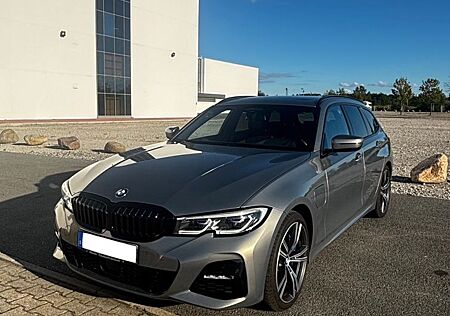 BMW 330e Tour. M Sport Harman*AHK*Glasdach*HUD*
