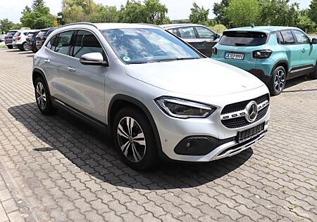 Mercedes-Benz GLA 200 d 4MATIC DCT*Standheizung*LED*NAVI*PDC