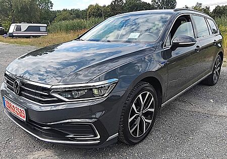 VW Passat Variant Volkswagen Passat GTE HeadUp Standheizung 360 AHK LED ACC