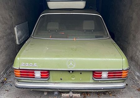 Mercedes-Benz 230