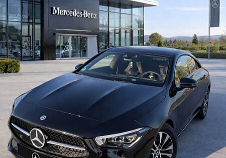 Mercedes-Benz CLA 200 4MATIC DCT -