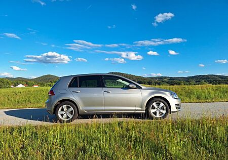 VW Golf Volkswagen 1.4 TSI 90kW BMT Comfortline AHK Navi Sitzh