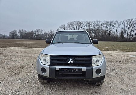 Mitsubishi Pajero 3,2 DI-D Instyle Automatik Instyle