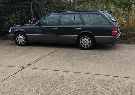 Mercedes-Benz E 220 T 124