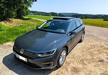 VW Passat Variant Volkswagen GTE PANO AHK LED