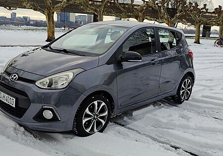 Hyundai i10 1.2 64 KW 87 PS 158 T KM Top Zustand *****