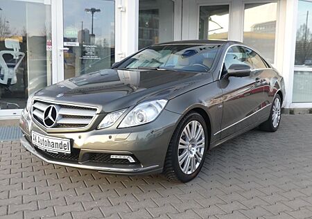 Mercedes-Benz E 250 E250 Coupé CGI Avantgarde 1.Hand Navi PDC Tempo