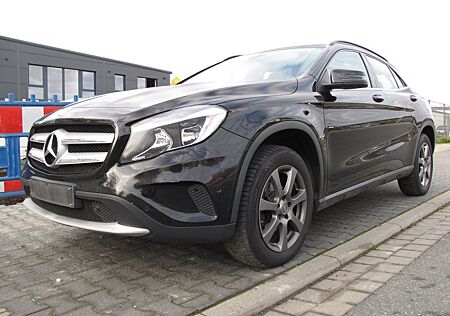 Mercedes-Benz GLA 200 CDI AHK Kamera Off-Road Fahrwerk