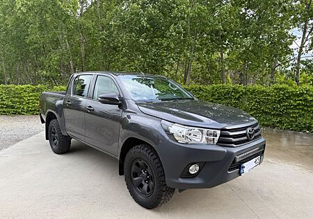 Toyota Hilux 2,4 diesel - Manual, Webasto, 1 owner