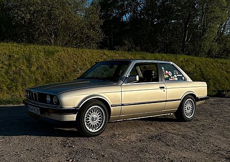 BMW 318 - oldtimer im perfekten Zustand