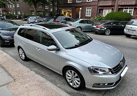 VW Passat Variant Volkswagen B7 2012 TSI DSG AHK PANO SHZ
