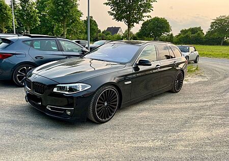 BMW 525d xDrive Touring *LEDER/PANO/KEYLESS/AHK*