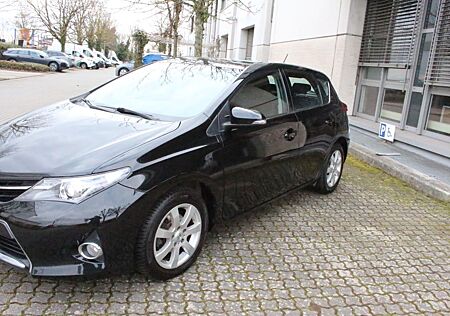 Toyota Auris Life