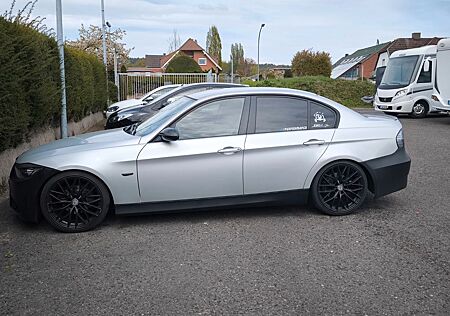 BMW 320i - E90