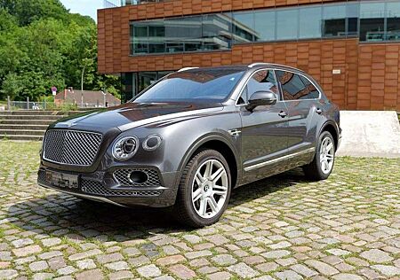 Bentley Bentayga Bentley Bentayga V8   Mulliner Driving