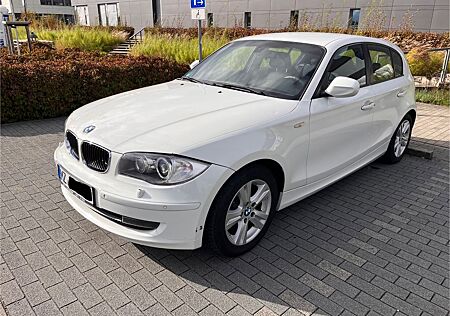 BMW 118i Klimaautomatik, Einparkhilfe, Regensensor
