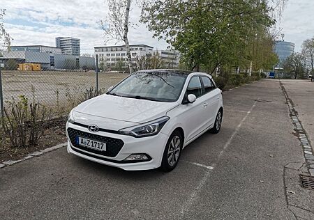 Hyundai i20 1.4 Style mit Panoramadach