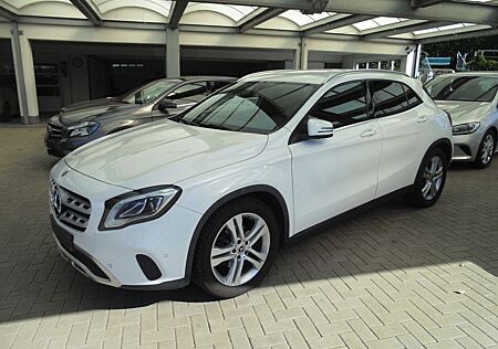 Mercedes-Benz GLA 180 Urban Kamera LED Navi Sitzh