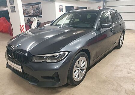BMW 320d Touring*AHK*Laser*Sportsitze*Stop&Go*Hifi