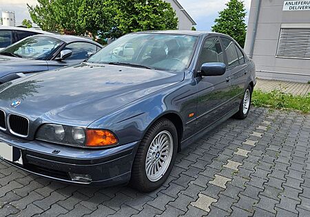 BMW 525i A -
