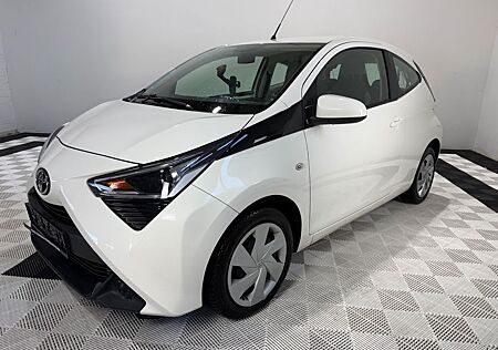 Toyota Aygo (X) Aygo (X) 1,0-l-VVT-i x-play°1 Hand°Automatik