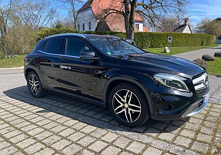 Mercedes-Benz GLA 220 d 4MATIC DCT Urban CarPlay 8-f Scheckh.