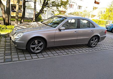 Mercedes-Benz E 320 AVANTGARDE Avantgarde