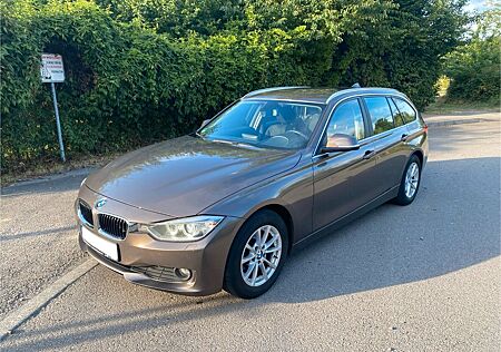 BMW 320d Touring - Navi-Prof. technisch-Top