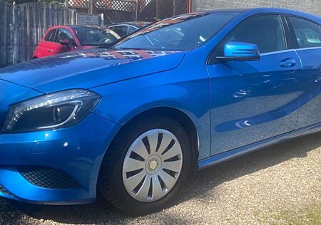 Mercedes-Benz A 180 / LEDER / R-KAMERA / NAVI /XENON*