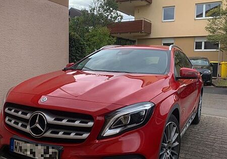 Mercedes-Benz GLA 200