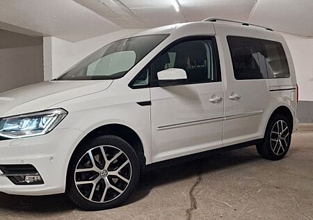 VW Caddy Volkswagen 2,0TDI 110kW DSG Highline, Bi-Xenon, AHK,