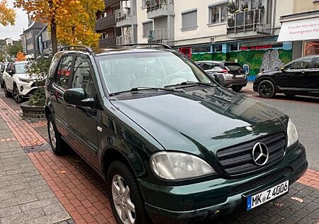 Mercedes-Benz ML 320 -
