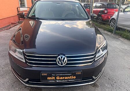 VW Passat Volkswagen Lim. Highline.Navi.Leder.PDC.....