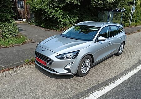 Ford Focus 1,5 TDCi Titanium LED/NaviACC/AHK el./1.HD